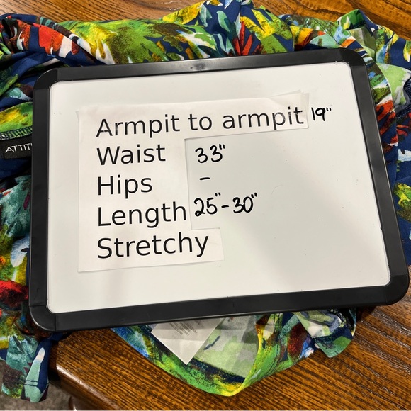 Vibrant Multicolor short sleeve stretchy Top size medium - Picture 7 of 10